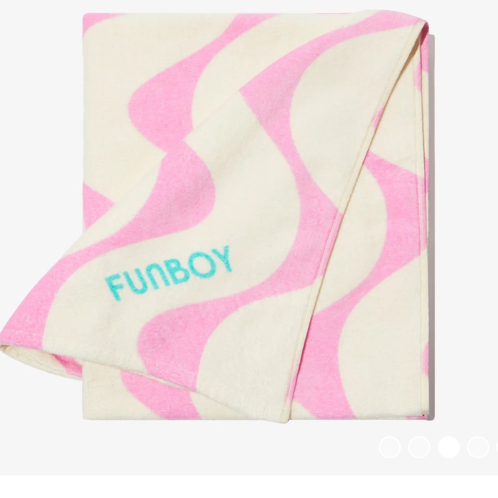 Poolside Leisure Club Beach Towel - Pink - New Condition